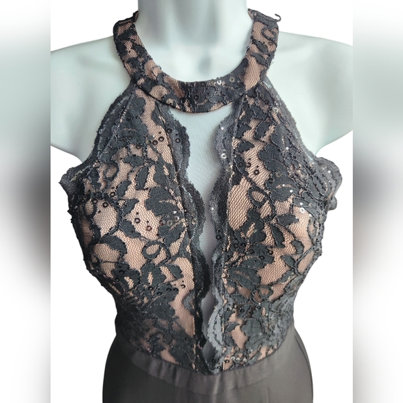 Morgan & Co. Black Junior Sequined Lace Halter Formal Dress Size 1 - Picture 2 of 5